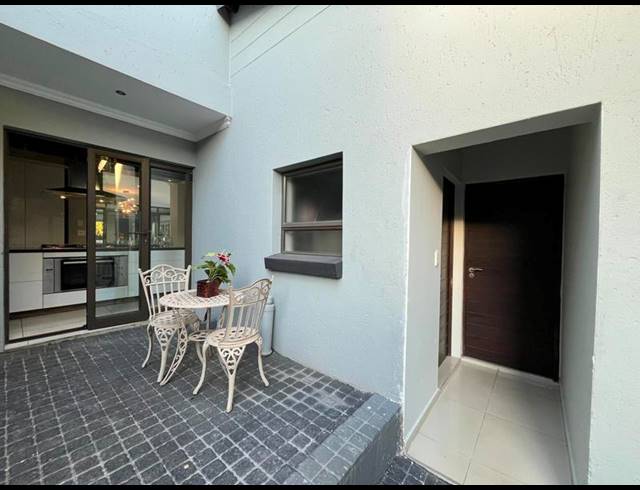 6 BEDROOM HOUSE FOR SALE IN MIDLANDS ESTATE